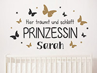 Wandtattoo Prinzessin mit Name und Schmetterlingen im Kinderzimmer