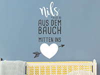 Wandtattoo Mitten ins Herz im Babyzimmer