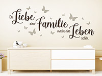 Familien Wandtattoo Die Liebe einer Familie auf heller Wand