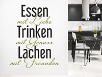 Küchen Spruch Wandtattoo Essen Trinken Lachen auf heller Wand