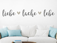 Wandtattoo Liebe Lache Lebe mit Herzen im Wohnzimmer