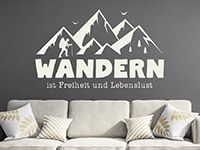 Berge Wandtattoo Wandern ist Freiheit auf dunkler Wand