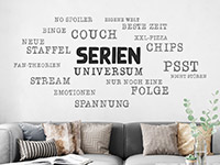 Zweifarbiges Wandtattoo Serienuniversum auf heller Wand