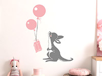 Wandtattoo Süßes Känguru mit Ballons im Kinderzimmer