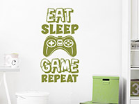 Gamer Wandtattoo Eat Sleep Game Repeat auf heller Wand