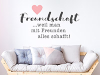 Wandtattoo Freundschaft mit Herz im Wohnzimmer