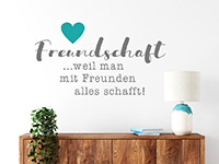 Zweifarbiges Wandtattoo Freundschaft mit Herz auf heller Wand