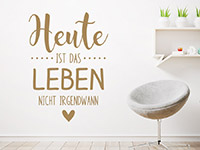 Spruch Wandtattoo Heute ist das Leben auf heller Wandfläche