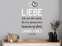 Wandtattoo Liebe ist nur... im Schlafzimmer auf dunkler Wand