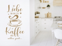 Wandtattoo Mit Liebe und einer Tasse Kaffee in der Küche auf heller Wandfläche