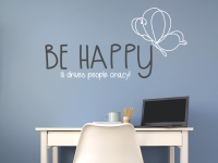 Be happy Wandtattoo mit Schmetterling auf farbiger Wand