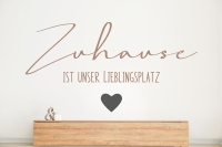 Wandtattoo Zuhause mit Herz im Wohnzimmer