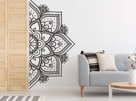 Wandtattoo Mandala neben der Couch