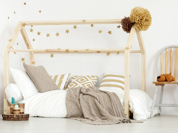 Beige mit Gold kombiniert im Kinderzimmer