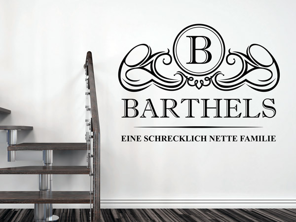 Wandtattoo Familienname mit Spruch im Treppenhaus