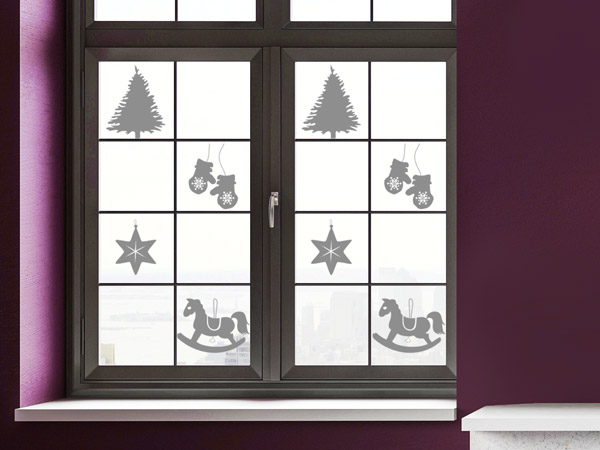 Wandtattoo Fensterbild mit Schaukelpferd, Stern und Handschuhen