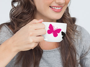 Tasse mit Wandtattoos