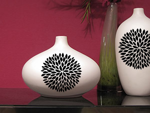 Beklebte Vase mit Wandtattoo