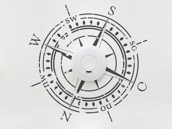 Wandtattoo Kompass für die Decke mit Feuermelder