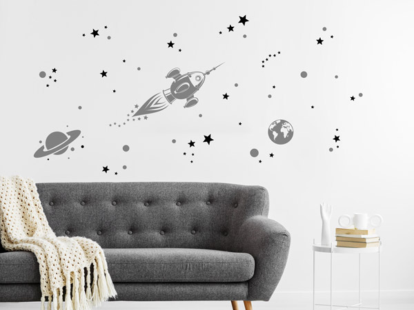 Wandtattoo Weltraumreise mit Sternen und Planeten über der Couch