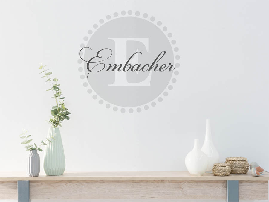 Embacher Familienname als rundes Monogramm