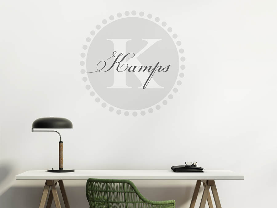 Kamps Familienname als rundes Monogramm