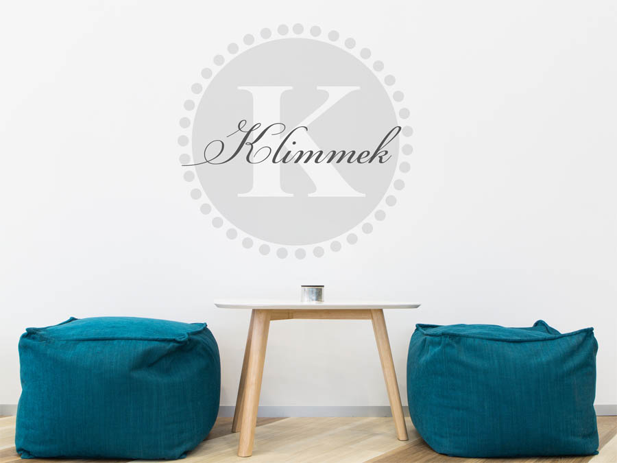 Klimmek Familienname als rundes Monogramm