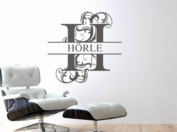 Wandtattoo verschnörkeltes H mit Hörle