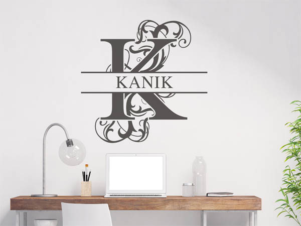 Wandtattoo verschnörkeltes K mit Kanik