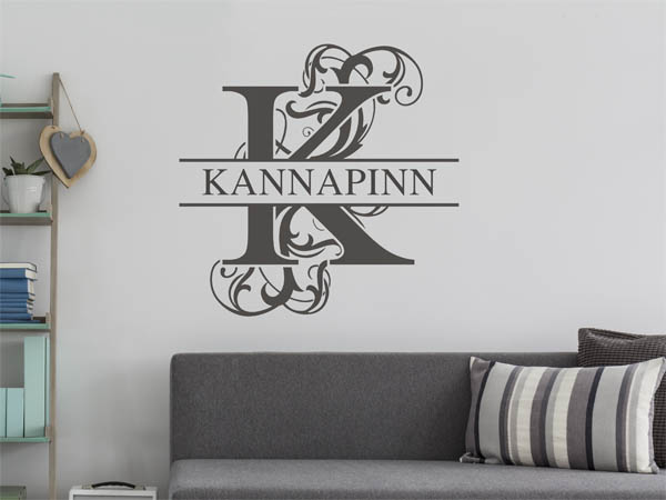 Wandtattoo verschnörkeltes K mit Kannapinn