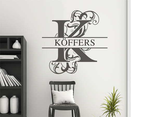 Wandtattoo verschnörkeltes K mit Köffers