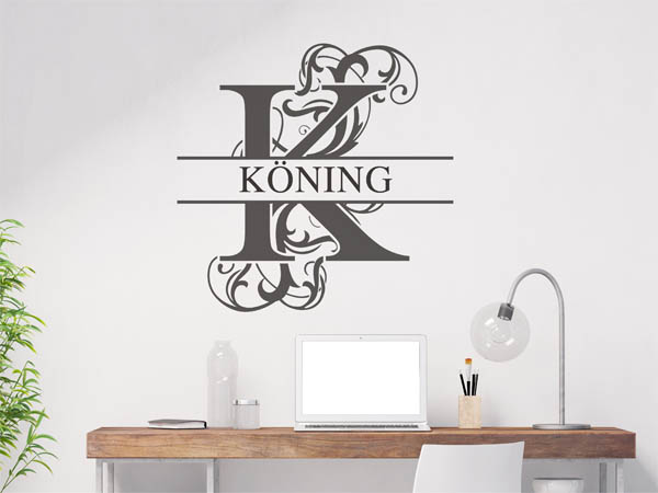 Wandtattoo verschnörkeltes K mit Köning