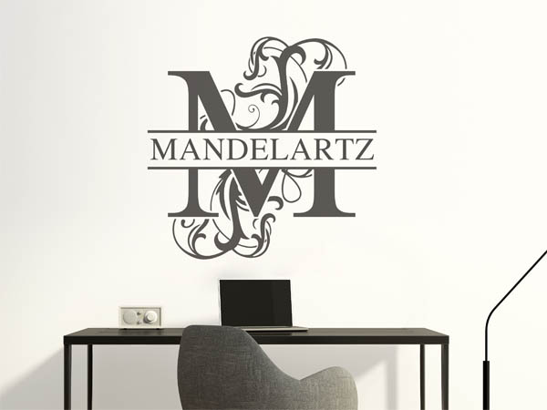 Wandtattoo verschnörkeltes M mit Mandelartz
