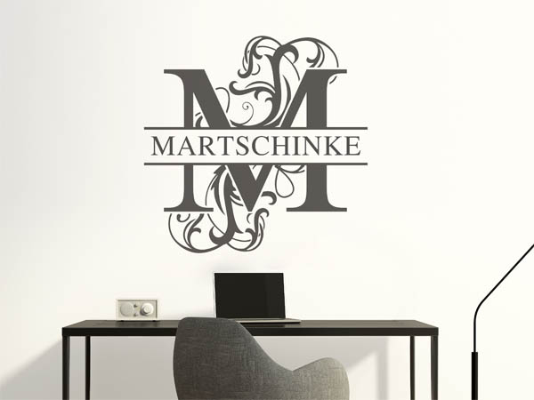 Wandtattoo verschnörkeltes M mit Martschinke