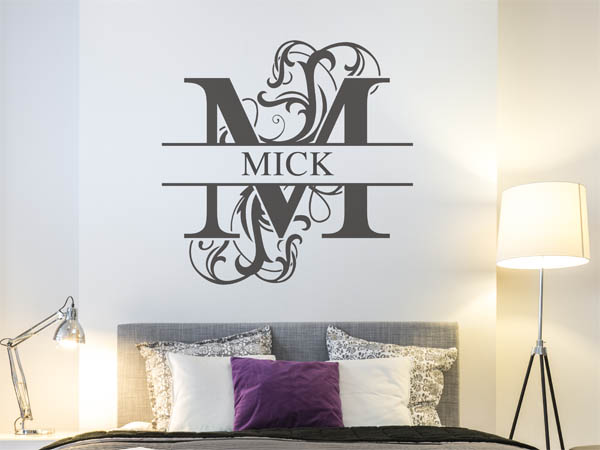 Wandtattoo verschnörkeltes M mit Mick