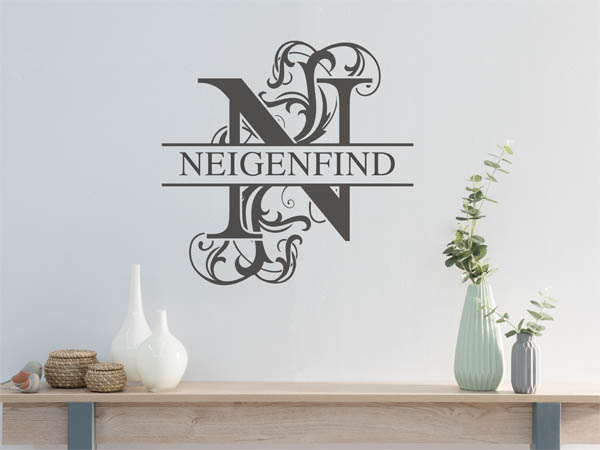 Wandtattoo verschnörkeltes N mit Neigenfind