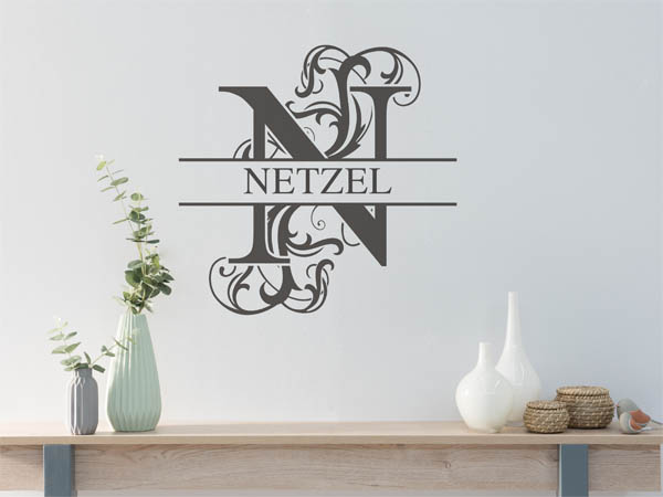 Wandtattoo verschnörkeltes N mit Netzel