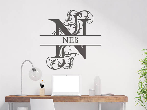 Wandtattoo verschnörkeltes N mit Neß