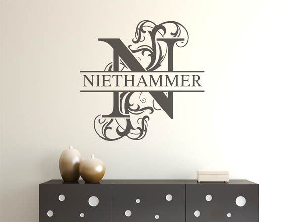 Wandtattoo verschnörkeltes N mit Niethammer