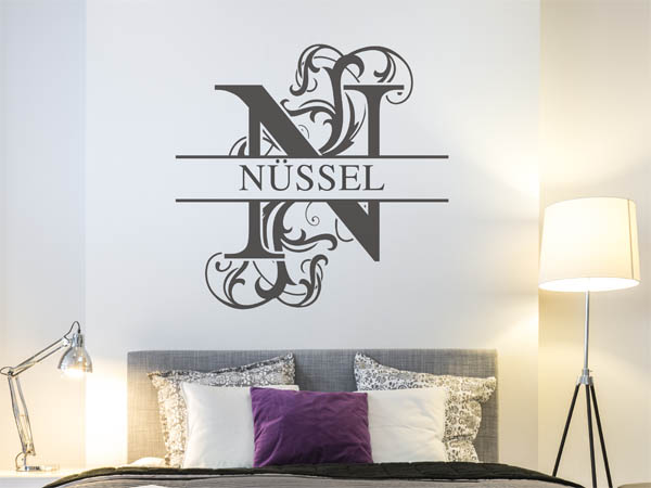Wandtattoo verschnörkeltes N mit Nüssel