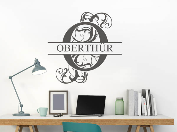 Wandtattoo verschnörkeltes O mit Oberthür