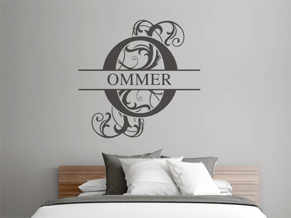 Wandtattoo verschnörkeltes O mit Ommer
