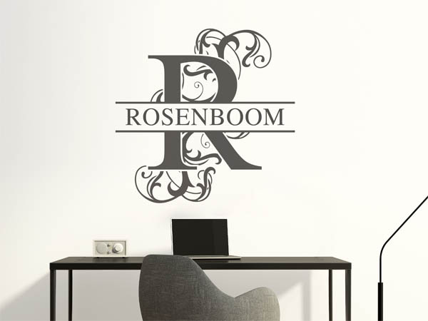 Wandtattoo verschnörkeltes R mit Rosenboom
