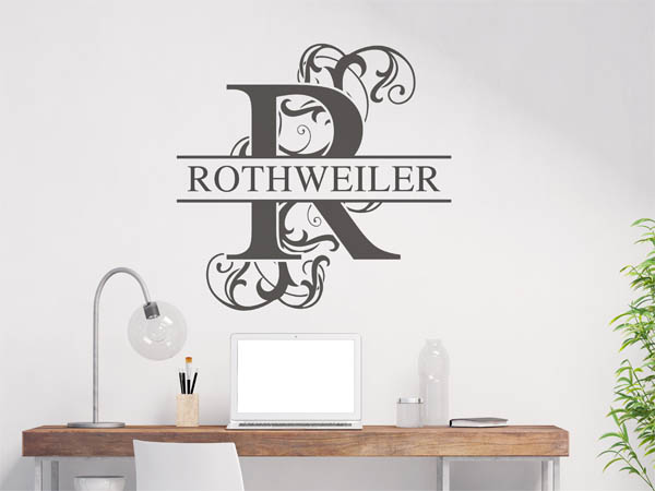 Wandtattoo verschnörkeltes R mit Rothweiler