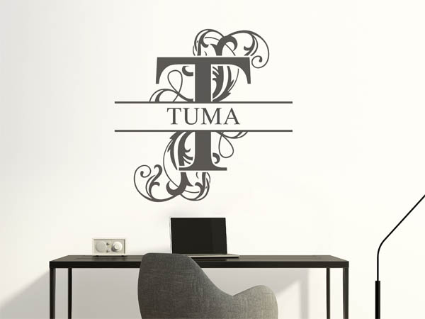 Wandtattoo verschnörkeltes T mit Tuma