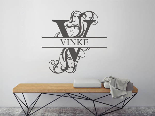 Wandtattoo verschnörkeltes V mit Vinke