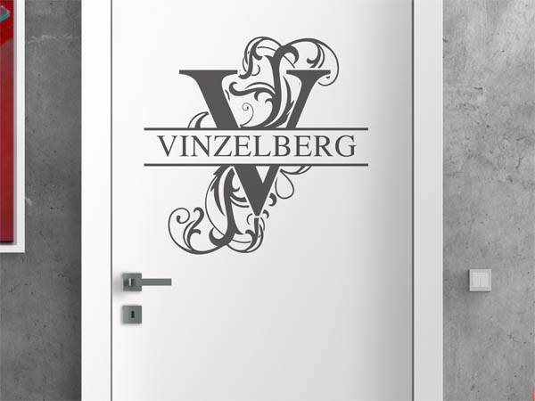 Wandtattoo verschnörkeltes V mit Vinzelberg