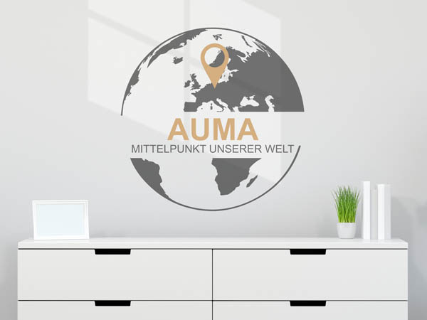 Wandtattoo Auma - Mittelpunkt unserer Welt mit Pin im Globus