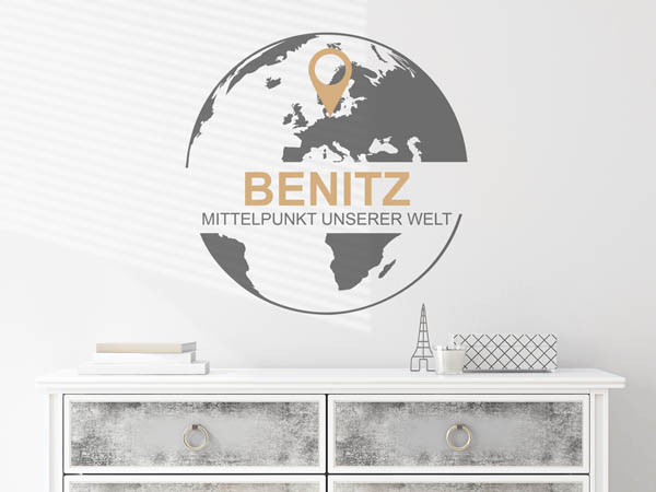 Wandtattoo Benitz - Mittelpunkt unserer Welt mit Pin im Globus