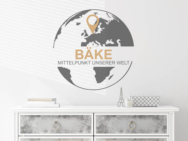 Wandtattoo Bäke - Mittelpunkt unserer Welt mit Pin im Globus